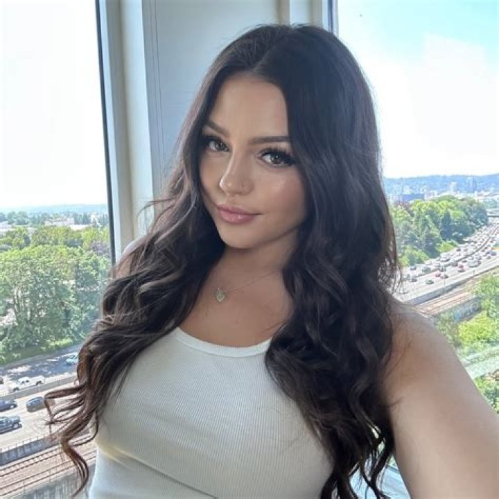 Auhneesh Nicole: The Rising Star of Social Media