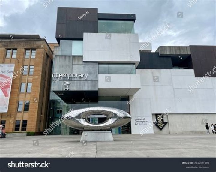 Discovering Fran Candelera: The Rising Star of Contemporary Art