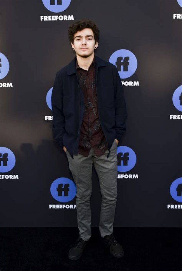Elliot Fletcher: The Rising Star of Hollywood