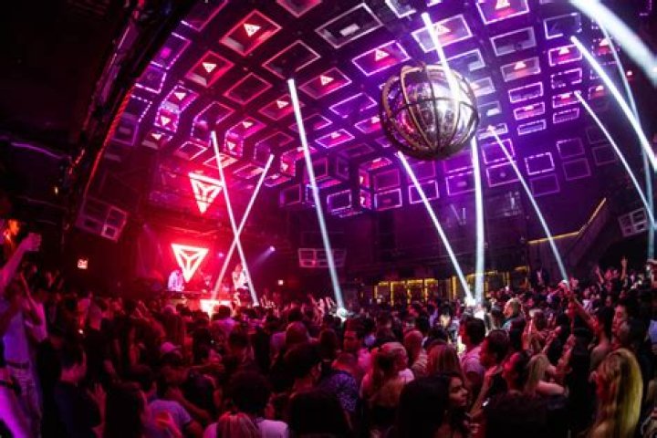 Explore Sin City's Thrilling Nightlife: Vegas 18+