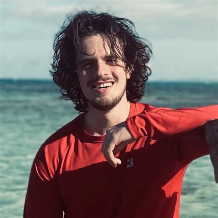 How Tall Is Alfonso Rivera? Exploring the Height of the Talented Star