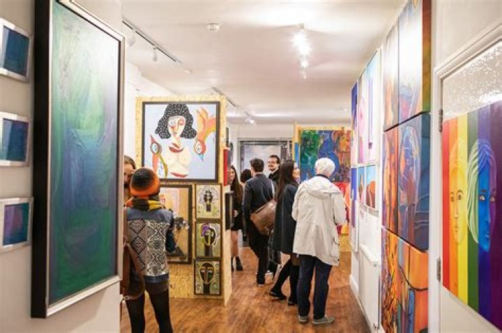 Nara Smith: The Rising Star of Contemporary Art